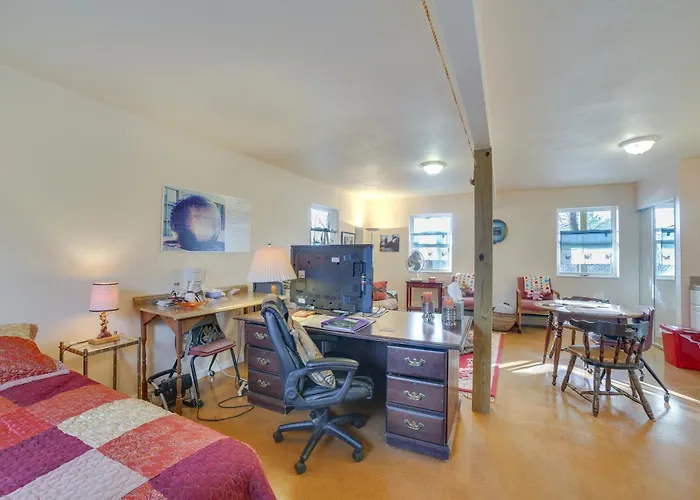 Cozy Rogers Studio Apt W/ Lake Access & Fire Pit!