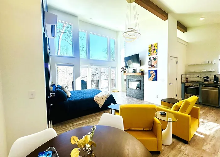 Firefly2 - Luxury Lakeside Treehouse With Hot Tub